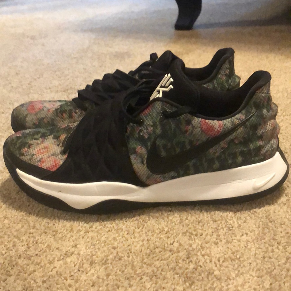 Nike Kyrie Floral
